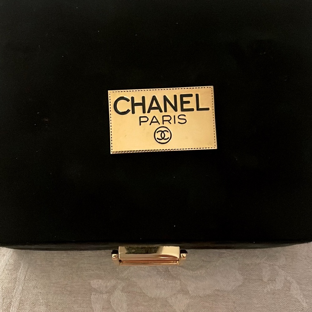 Authentic Chanel CC Logos Square Brooch Pin Gold